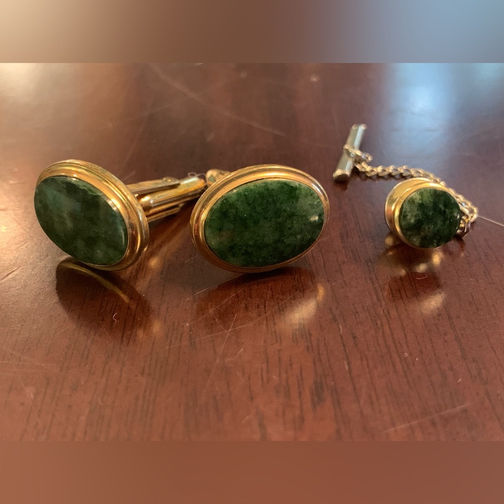 14k gold cuff links and tie pin with Jade.